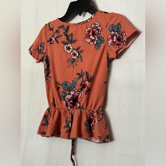 4/$10 glitter girl Ruched Floral Print Short Sleeve Ruffle Hem Top Girl Size 7/8 - Picture 3 of 4
